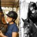 Potret Nabila Syakieb saat beraksi profesional sebagai atlet equestrian dalam disiplin show jumping di sebuah kejuaraan resmi