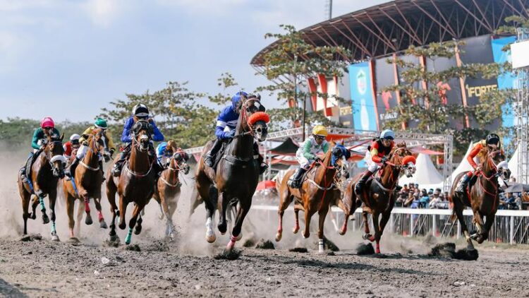 Ilustrasi momentum tahun 2026 sebagai tahun konsolidasi dan pembuktian prestasi olahraga berkuda Indonesia di panggung dunia.