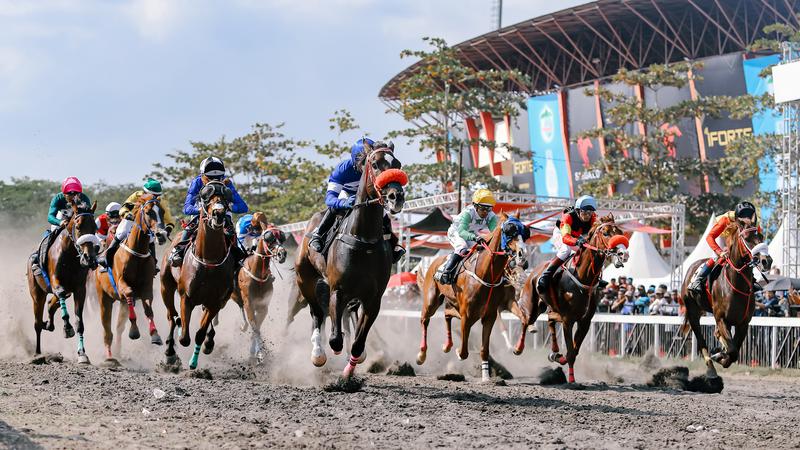 Ilustrasi momentum tahun 2026 sebagai tahun konsolidasi dan pembuktian prestasi olahraga berkuda Indonesia di panggung dunia.