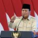 Presiden Prabowo Subianto memberikan apresiasi dan hadiah jalur sekolah perwira kepada atlet berkuda Riko Ganda Febriyanto yang meraih perak SEA Games 2025 meski mengalami patah tulang rusuk.