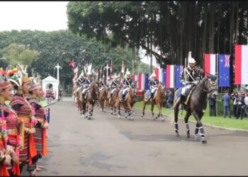 Dikawal Ketat! Begini Momen Puluhan Pasukan Berkuda Iringi Rombongan PM Australia saat Temui Presiden Prabowo di Istana