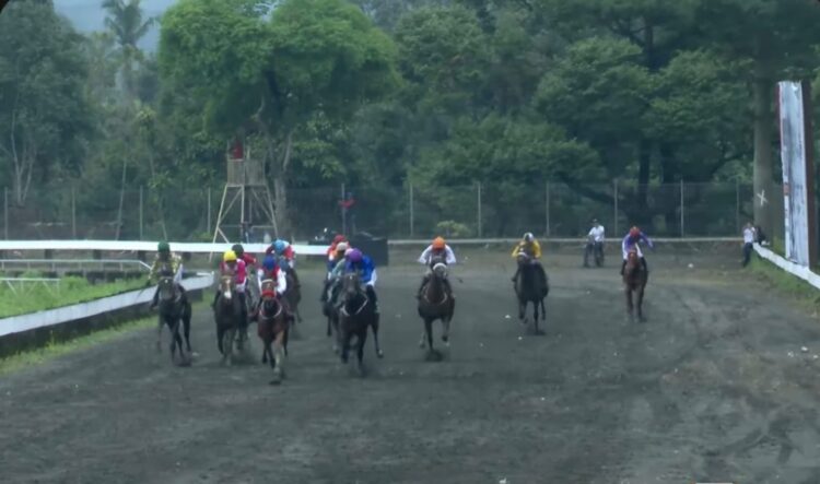Penampakan Kelas 2 Tahun Pemula 1.000 meter diikuti 10 kuda yang memperebutkan Piala JHL dengan total hadiah Rp 15 juta. (Dok. Youtube Sarga.co)