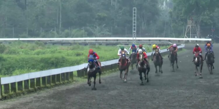 Penampakan para peserta yang bertanting di race kelima pada kelas D Sprint - 1.000 Meter dalam ajang Derby Jateng 2026 pada Minggu (15/2/2026). (Dok/ Youtube Sarga.co)