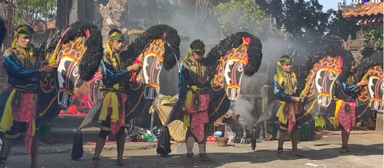 Ilustrasi pertunjukan kuda lumping. (tangkapan layar/Youtube DIGAR)