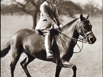 Fakta Unik: Ratu Elizabeth II Ternyata Pecinta Kuda Sejati, Sejak Balita Berteman dengan Peggy!