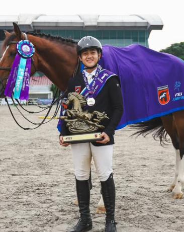 Teuku Rifat Renanda Harsya, atlet muda di cabang olahraga berkuda. (Tangkapan layar/Instagram @rifatharsya08)