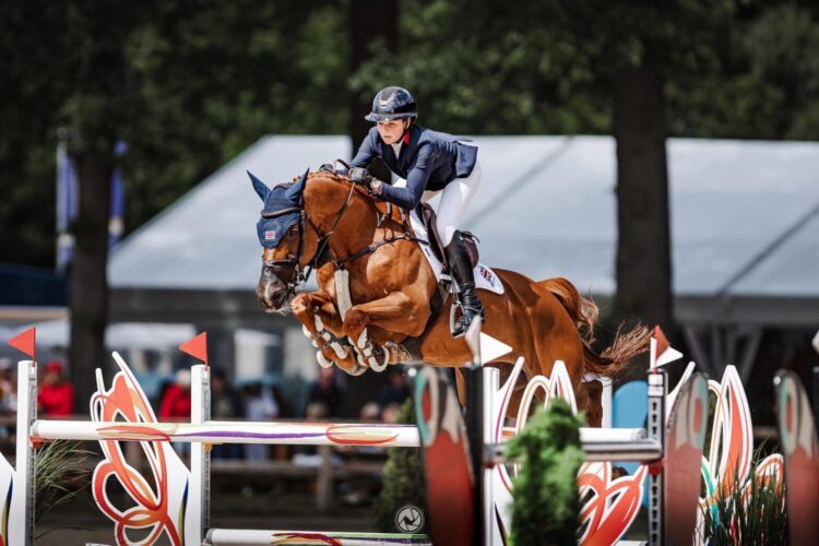 Ilustrasi--Rachel Proudley resmi mengukir namanya dengan tinta emas setelah berhasil keluar sebagai pemenang utama dalam kompetisi bergengsi Dublin Horse Show 2025 yang digelar di RDS Main Arena, Ballsbridge, Dublin, Irlandia. (Sumber Foto: laman horseshowjumping.tv)