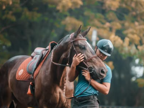 Atlet berkuda profesional dari klub Equinara Horse Sports, Rahman Setiawan. (Tangkapan layar/Instagram rahmans02)