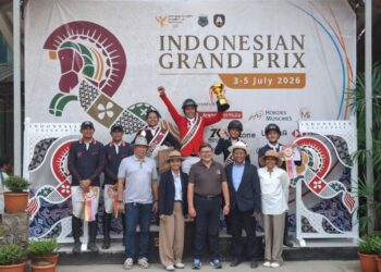 Kejuaraan Berkuda Indonesian Grand Prix 2026 menghadirkan persaingan para atlet berkuda dalam satu event kompetisi. Diikuti ratusan peserta, pertandingan digelar di Galuh Arena, Arthayasa Stable, Kota Depok Jawa Barat pada 3-5 Juli 2026. Indonesian Grand Prix merupakan kejuaraan berkuda equestrian yang menjadi sarana bagi para atlet yang ingin mengasah kemampuannya. Dikelas pertandingan Jumping 140cm Open Jump Off yakni kelas dengan lompatan tertinggi di kejuaraan tersebut, atlet senior Jendry Palandeng tampil gemilang dan berhasil meraih juara satu di pertandingan tersebut. Adapun hasil pemenang yakni Jendry Palandeng dengan kuda Valeria RP meraih peringkat pertama diikuti oleh Yayat Subrata dengan kuda King Almor asal Equinara Horse Sports, dan Gadis Kireina Iskandar di posisi ketiga dari enam peserta. Sementara, rider asal Equinara Horse Sports yakni Teuku Rifat Renanda Harsya tampil apik di kelas Jumping 125/130cm Open, yang menjadi salah satu kelas bergengsi juga dalam kejuaraan tersebut . Rifat berpasangan dengan kuda Nobleman tampil mulus di babak pertama dengan raihan clear round sebagai tiket menuju babak jump off. Dari jalannya pertandingan di babak pertama, para kompetitornya gagal meraih hasil clear round di babak pertama sehingga secara otomatis Rifat meraih gelar juara tanpa melalui babak jump off. Rifat tampil sebagai juara disusul Gadis Kireina Iskandar yang berpasangan dengan kuda Stitches dan Jendry Palandeng diposisi ketiga.